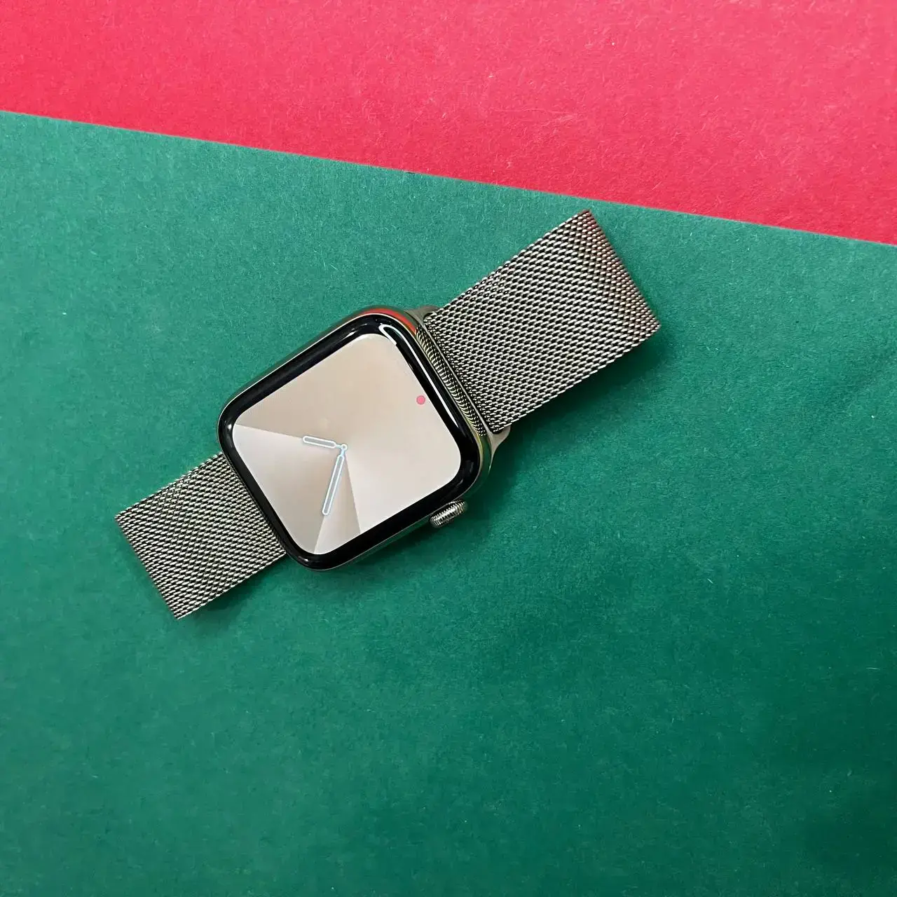 USED Apple Watch Series 6 GPS + Cellular 44mm Gold Stainless Steel Case with Gold Milanese Loop (M07P3, M09G3)
