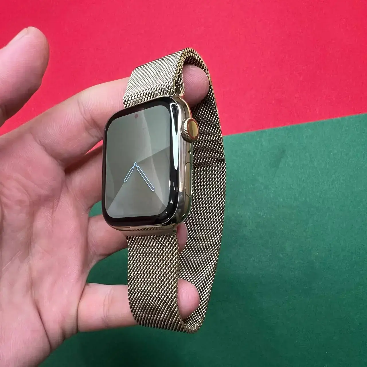 USED Apple Watch Series 6 GPS + Cellular 44mm Gold Stainless Steel Case with Gold Milanese Loop (M07P3, M09G3)