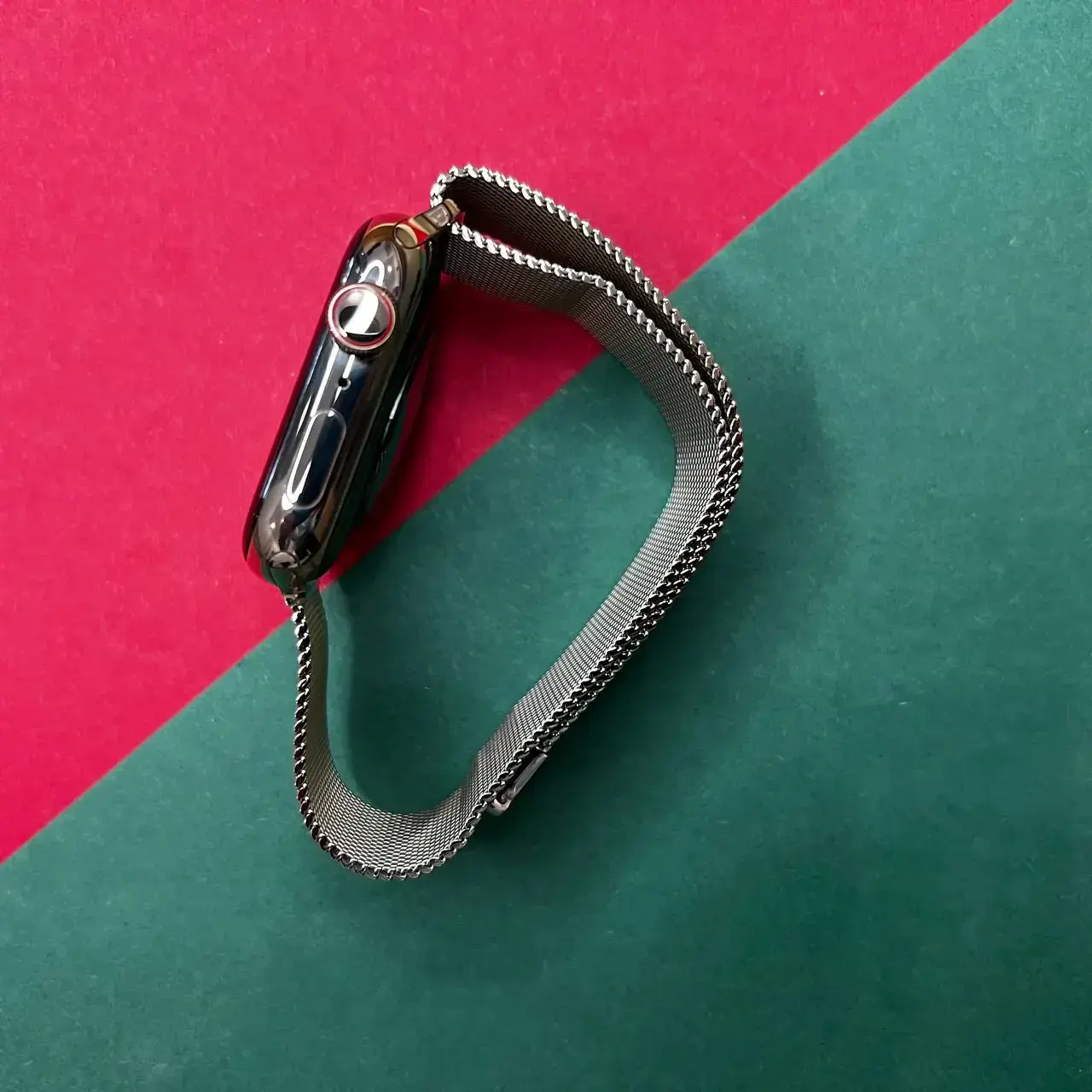 USED Apple Watch Series 6 GPS + Cellular 44mm Gold Stainless Steel Case with Gold Milanese Loop (M07P3, M09G3)