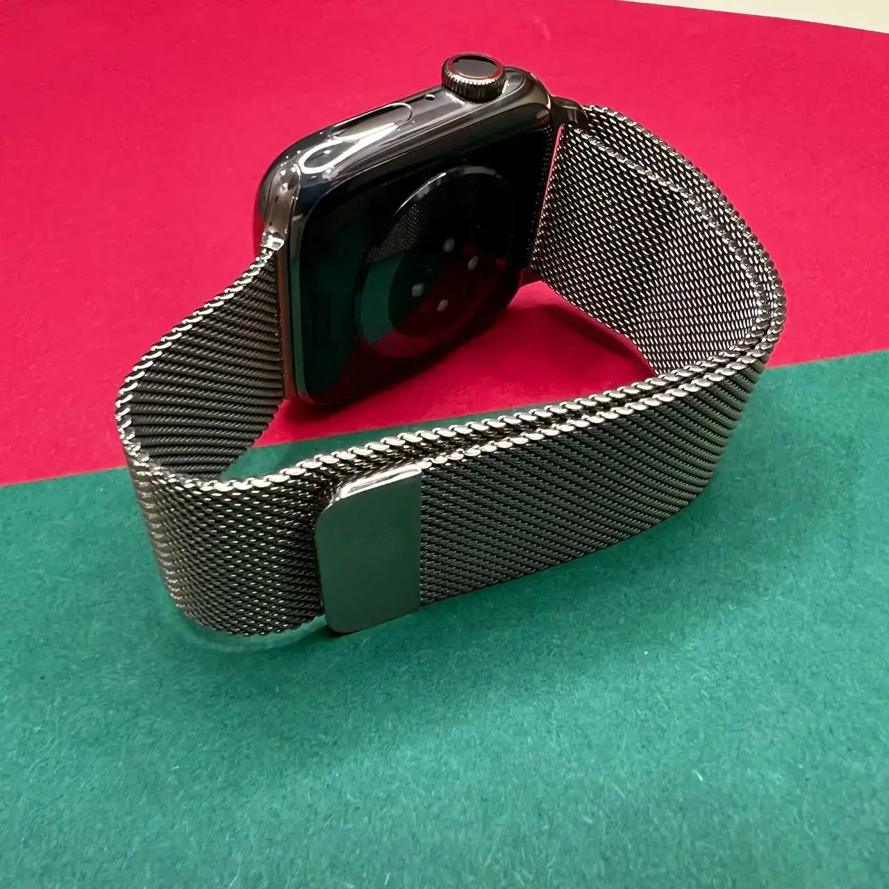 USED Apple Watch Series 6 GPS + Cellular 44mm Gold Stainless Steel Case with Gold Milanese Loop (M07P3, M09G3)