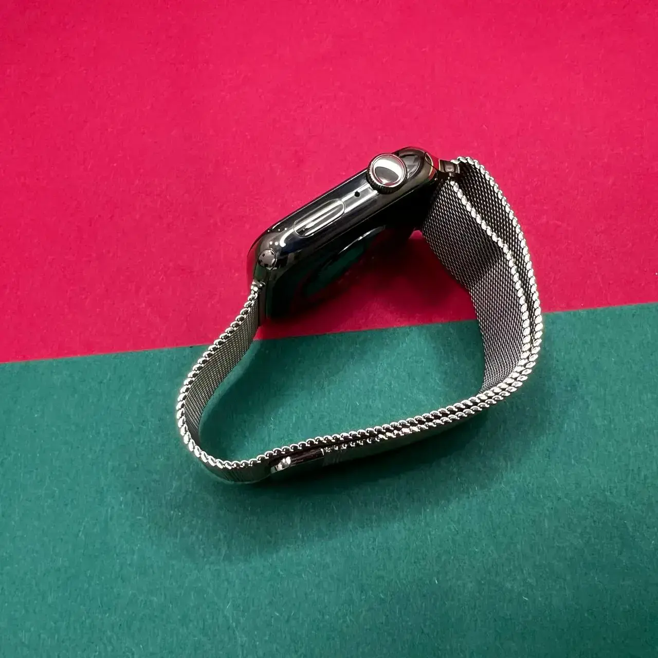 USED Apple Watch Series 6 GPS + Cellular 44mm Gold Stainless Steel Case with Gold Milanese Loop (M07P3, M09G3)