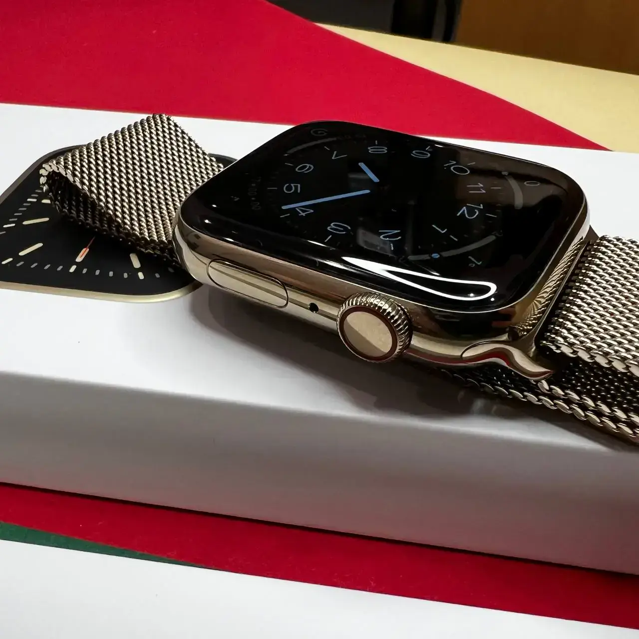 USED Apple Watch Series 6 GPS + Cellular 44mm Gold Stainless Steel Case with Gold Milanese Loop (M07P3, M09G3)
