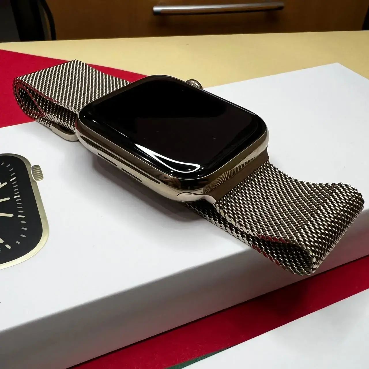 USED Apple Watch Series 6 GPS + Cellular 44mm Gold Stainless Steel Case with Gold Milanese Loop (M07P3, M09G3)