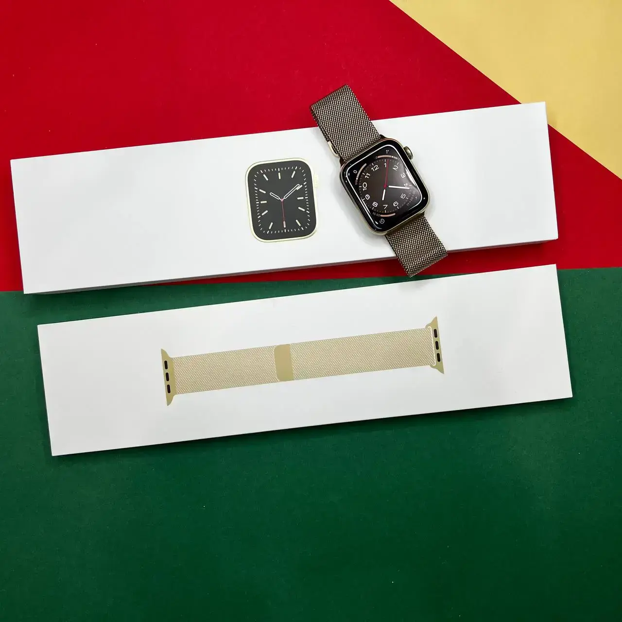 USED Apple Watch Series 6 GPS + Cellular 44mm Gold Stainless Steel Case with Gold Milanese Loop (M07P3, M09G3)