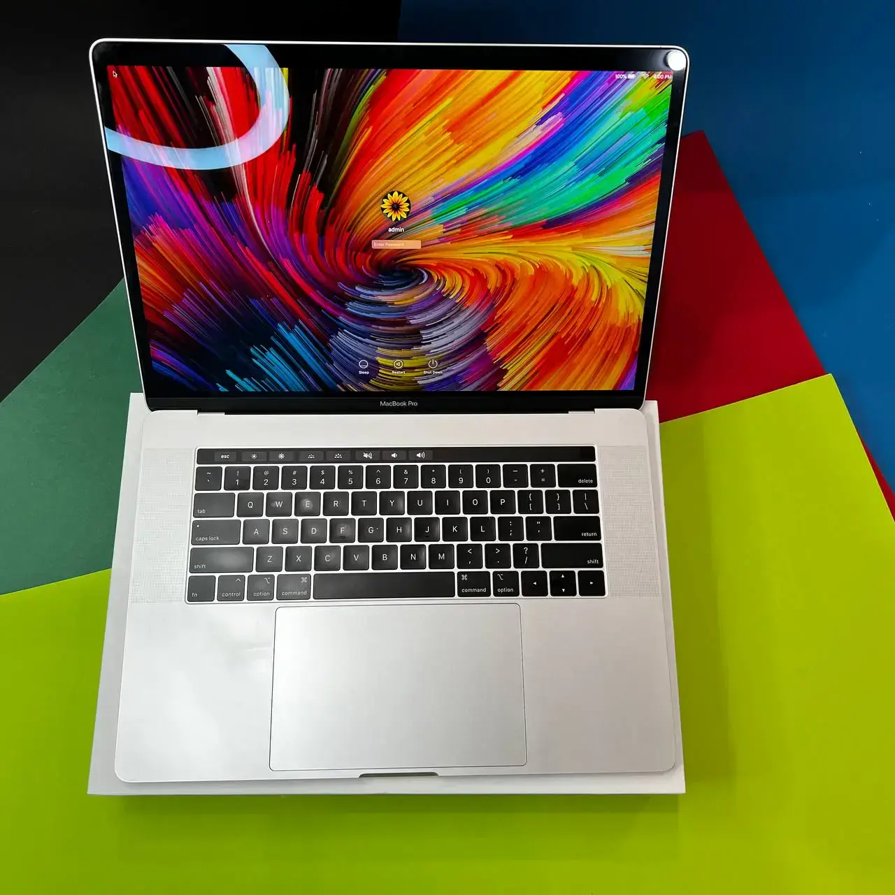 💻 USED MacBook Pro 15" Silver (MR962) 2018, (i7/16GB/256GB), (Стан - 9/10. Комплект - MacBook + З.П. | гарантія - 1 міс.) - Cycle 300
