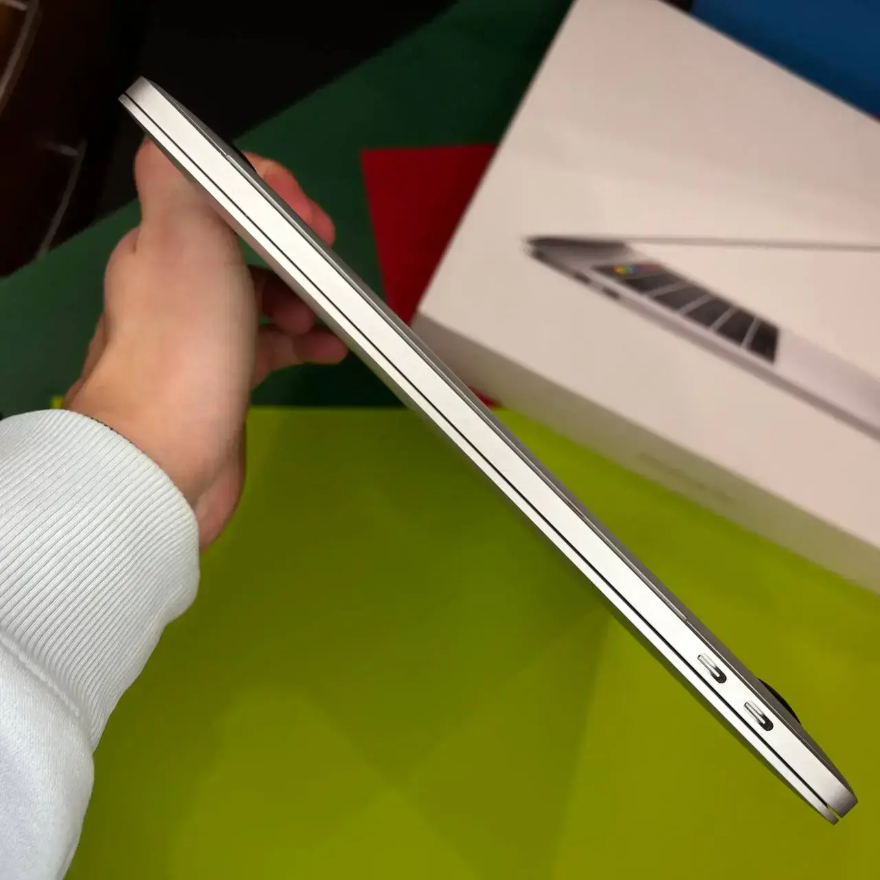 💻 USED MacBook Pro 15" Silver (MR962) 2018, (i7/16GB/256GB), (Стан - 9/10. Комплект - MacBook + З.П. | гарантія - 1 міс.) - Cycle 300