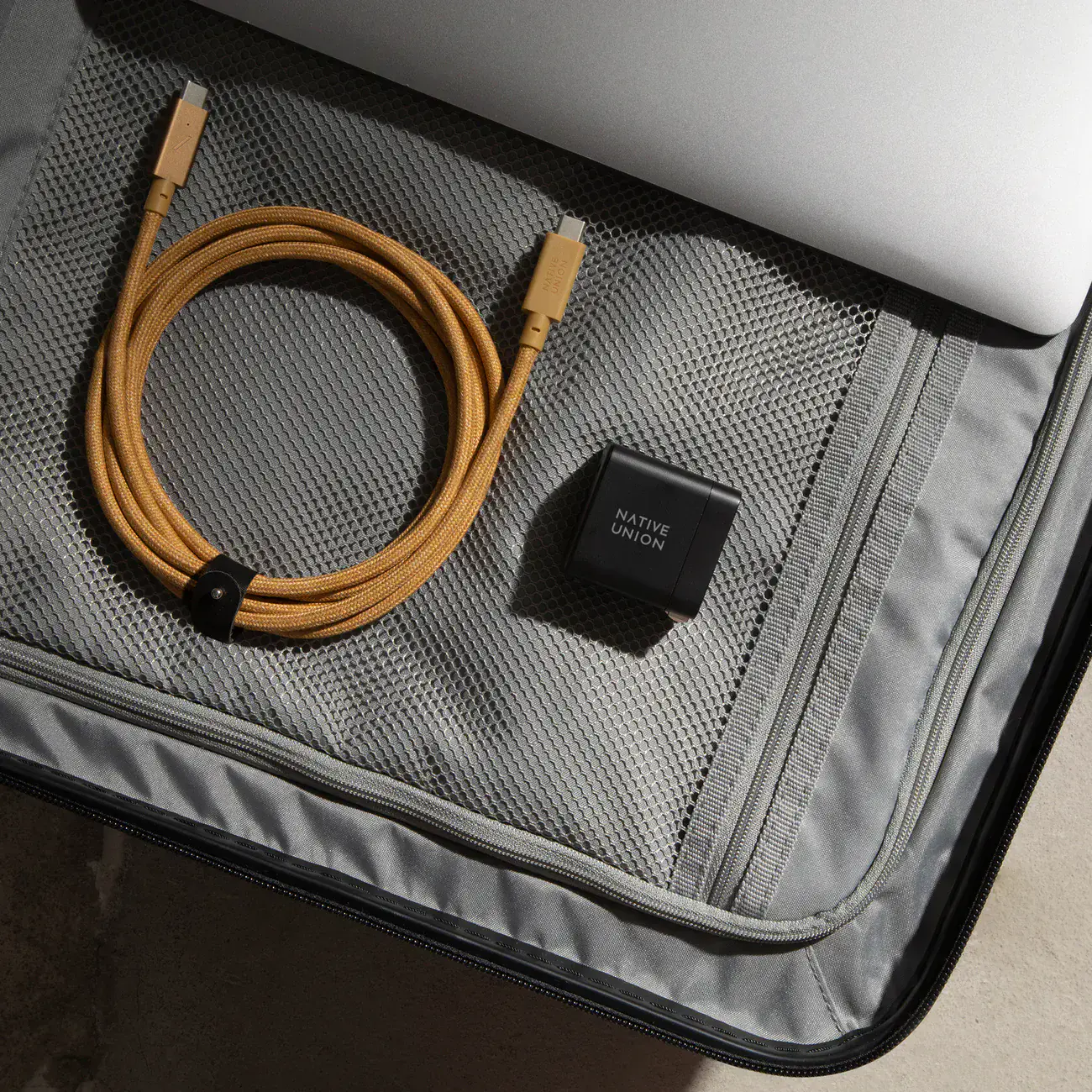 Мережевий зарядний пристрій Native Union Fast GaN Charger PD 35W Dual USB-C Port Black (FAST-PD35-BLK-EU)