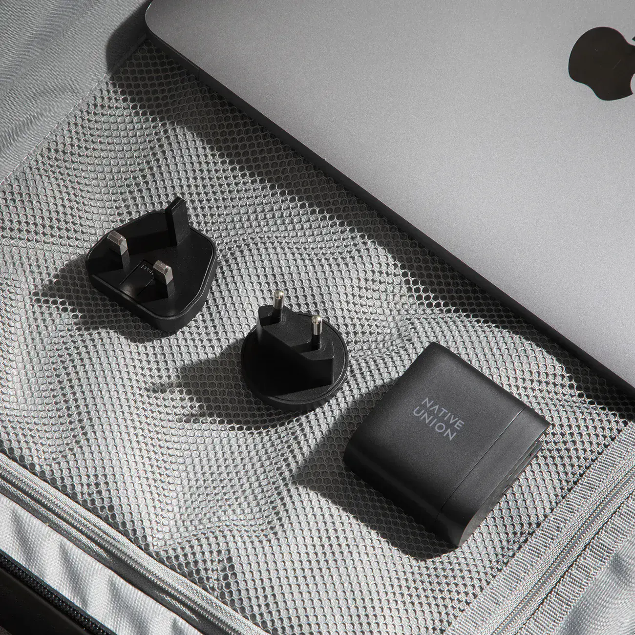 Мережевий зарядний пристрій Native Union Fast GaN Charger PD 67W Dual USB-C Port White (FAST-PD67-WHT-INT)
