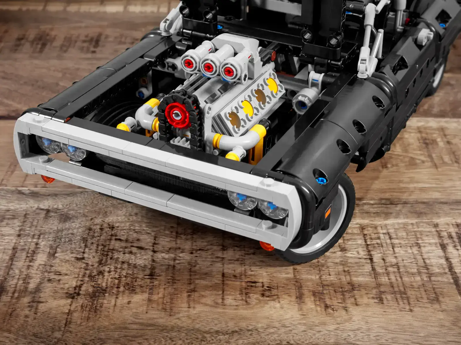 Авто-конструктор LEGO Technic Dom's Dodge Charger (42111)
