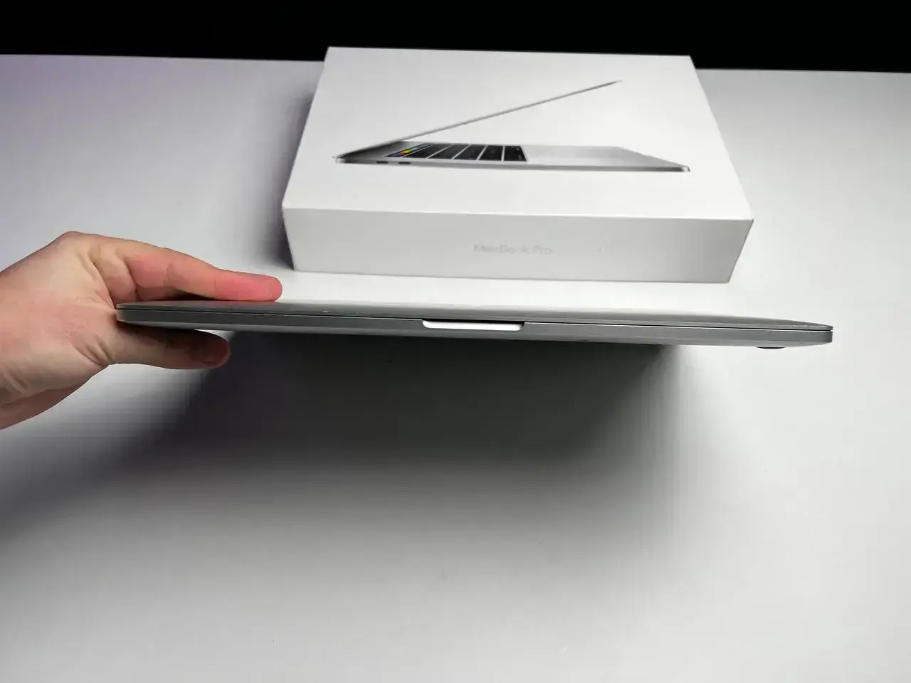 💻 MacBook Pro 15" Silver (MLW72) 2016 (Стан - 8.5/10. Комплект - повний | гарантія - 1 міс.) - Cycle 0