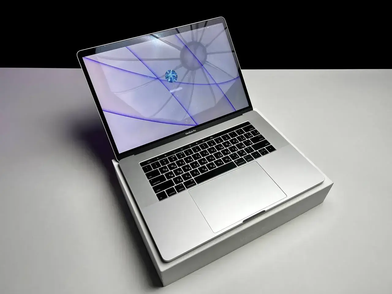 💻 MacBook Pro 15" Silver (MLW72) 2016 (Стан - 8.5/10. Комплект - повний | гарантія - 1 міс.) - Cycle 0