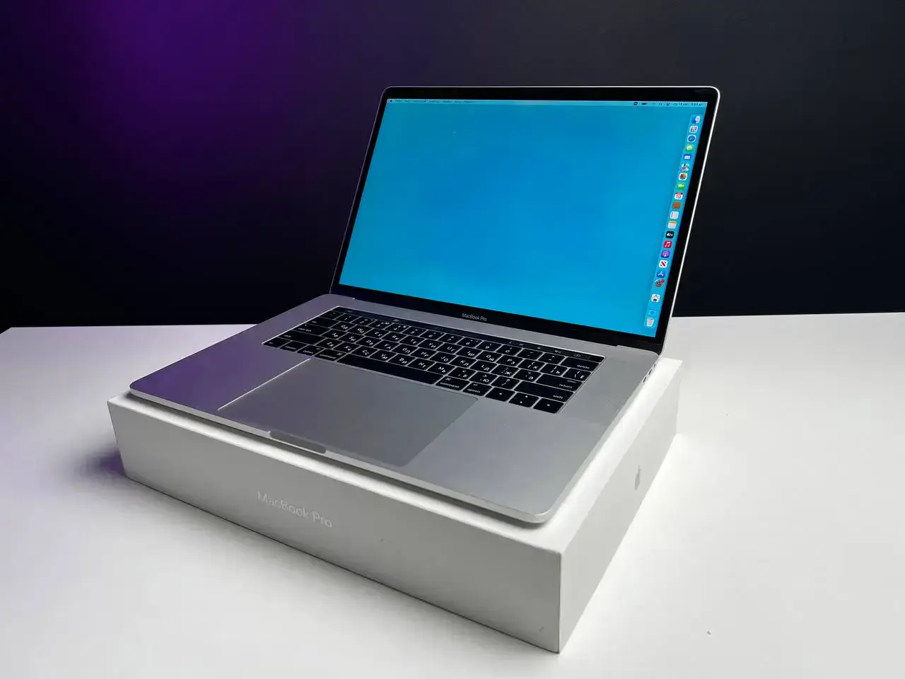 💻 MacBook Pro 15" Silver (MLW72) 2016 (Стан - 8.5/10. Комплект - повний | гарантія - 1 міс.) - Cycle 0