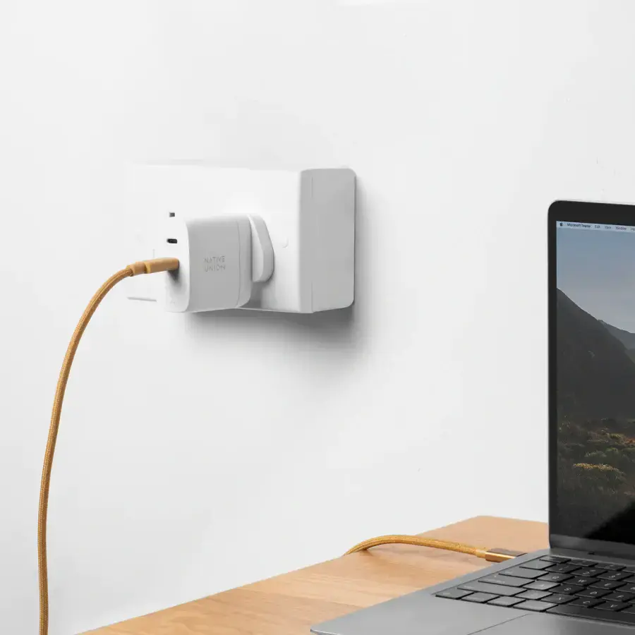 Мережевий зарядний пристрій Native Union Fast GaN Charger PD 67W Dual USB-C Port White (FAST-PD67-WHT-INT)