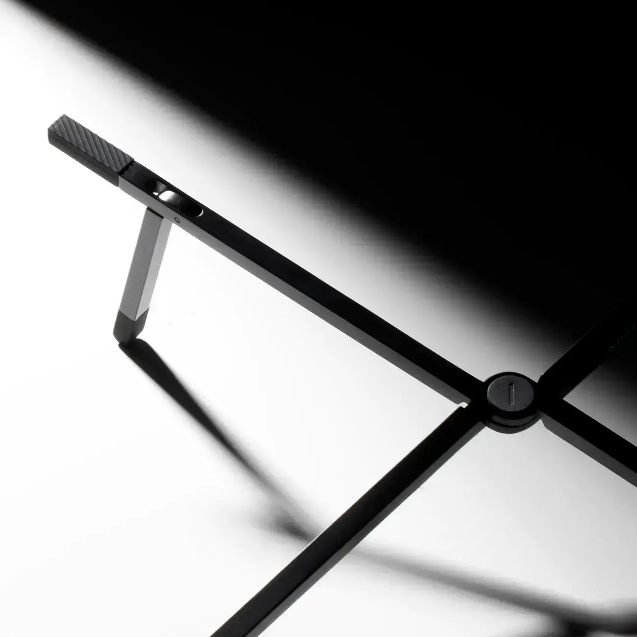 Подставка Native Union Fold Laptop Stand Black (FOLD-ALU-STAND-BLK)