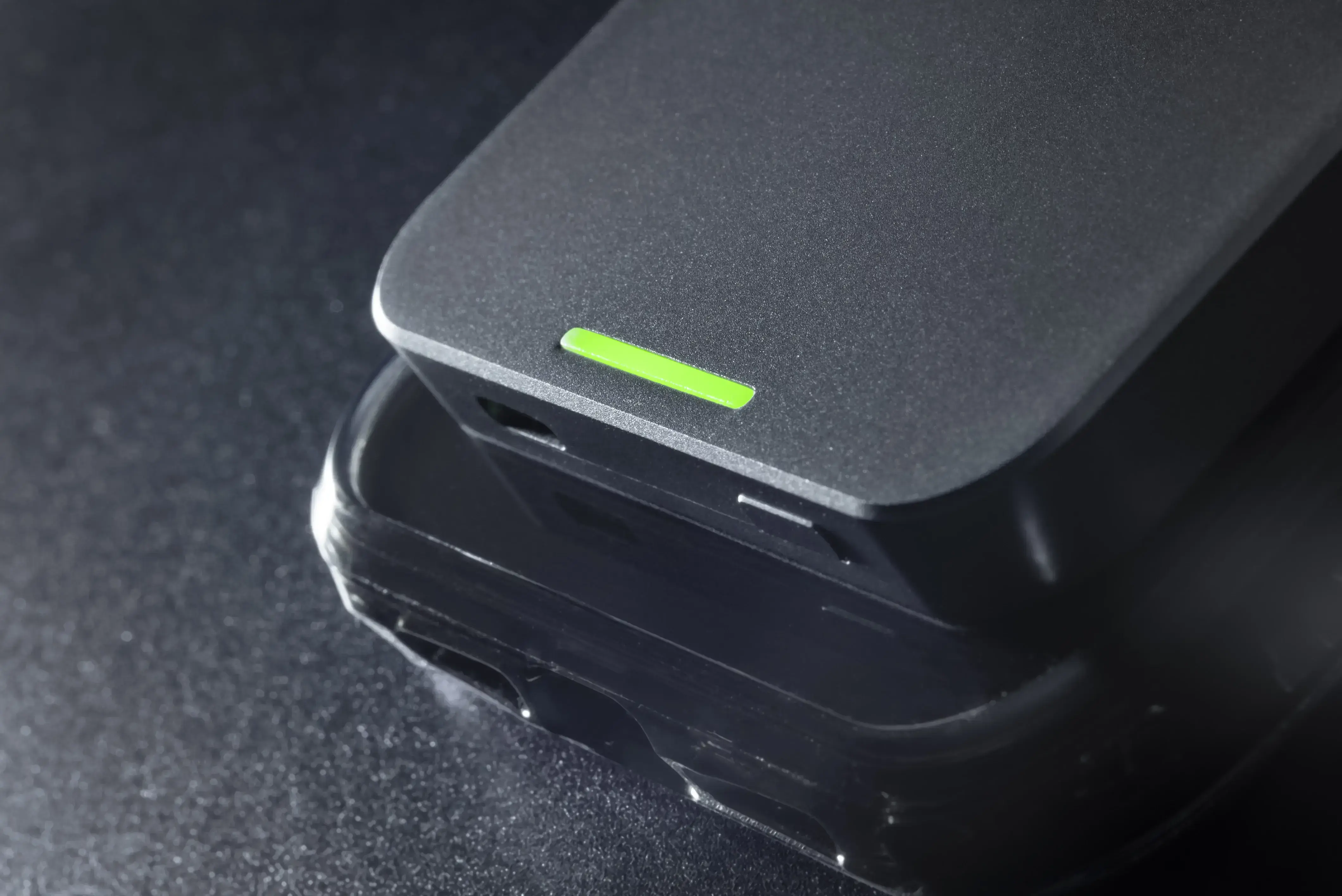 Портативное зарядное устройство LAUT Power Charge Crystal with MagSafe Power Bank 5000mAh - Black (L_PCC_BK)
