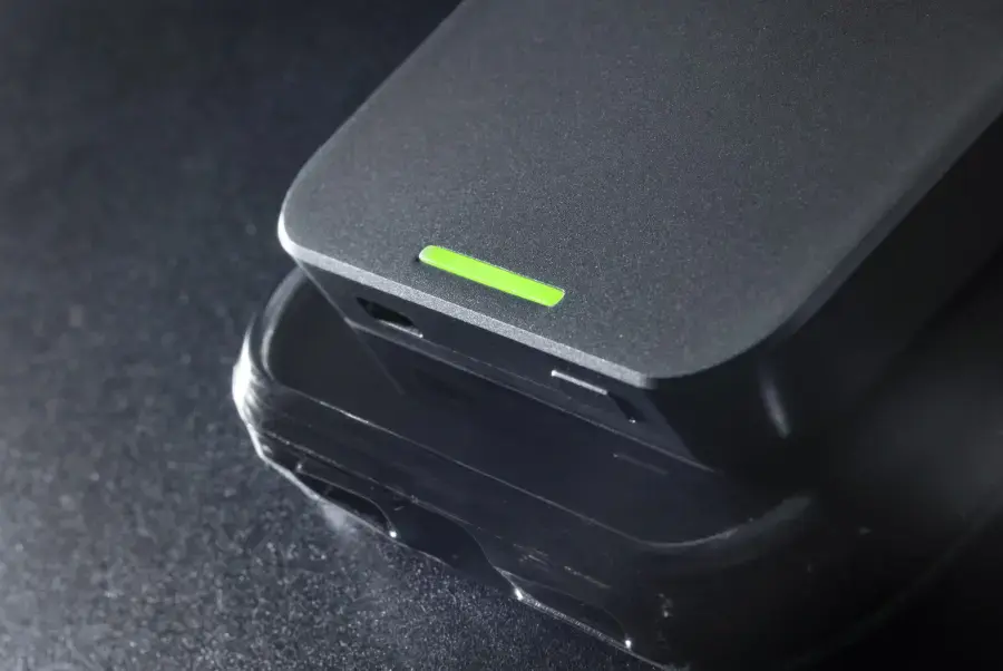 Портативний зарядний пристрій LAUT Power Charge Crystal with MagSafe Power Bank 5000mAh - Black (L_PCC_BK)