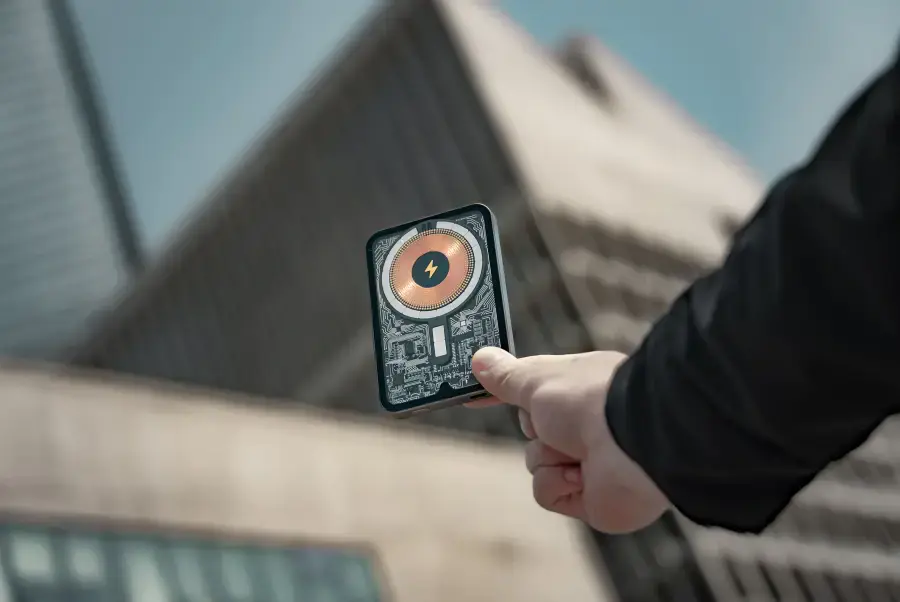 Портативний зарядний пристрій LAUT Power Charge Crystal with MagSafe Power Bank 5000mAh - Black (L_PCC_BK)