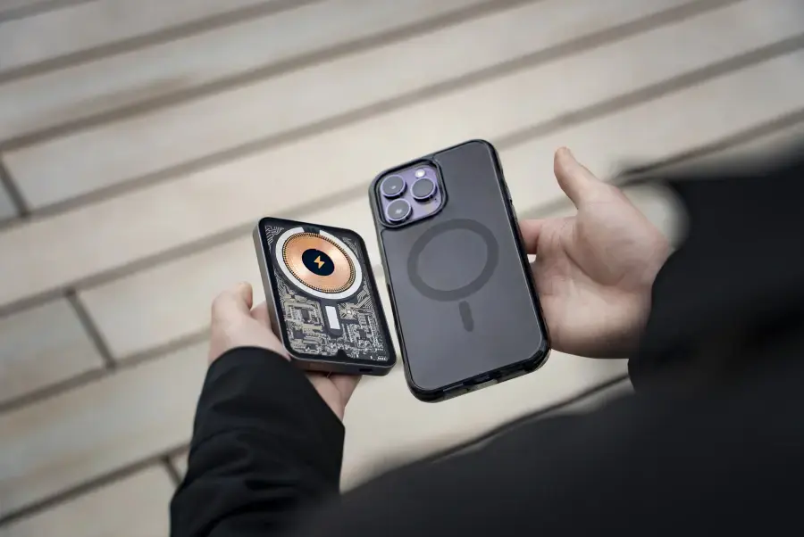 Портативний зарядний пристрій LAUT Power Charge Crystal with MagSafe Power Bank 5000mAh - Black (L_PCC_BK)