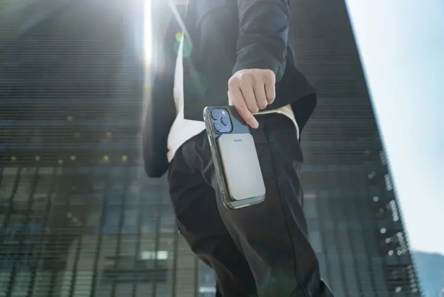 Портативний зарядний пристрій LAUT Power Charge Crystal with MagSafe Power Bank 5000mAh - Black (L_PCC_BK)