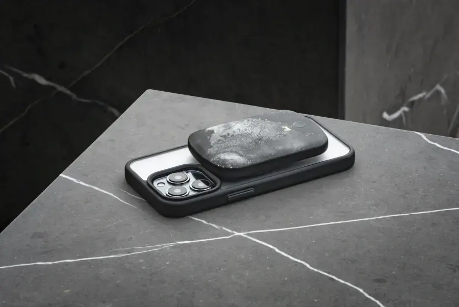 Портативний зарядний пристрій LAUT Power Charge Handy with MagSafe Power Bank 5000mAh - Black (L_PCH_BM)