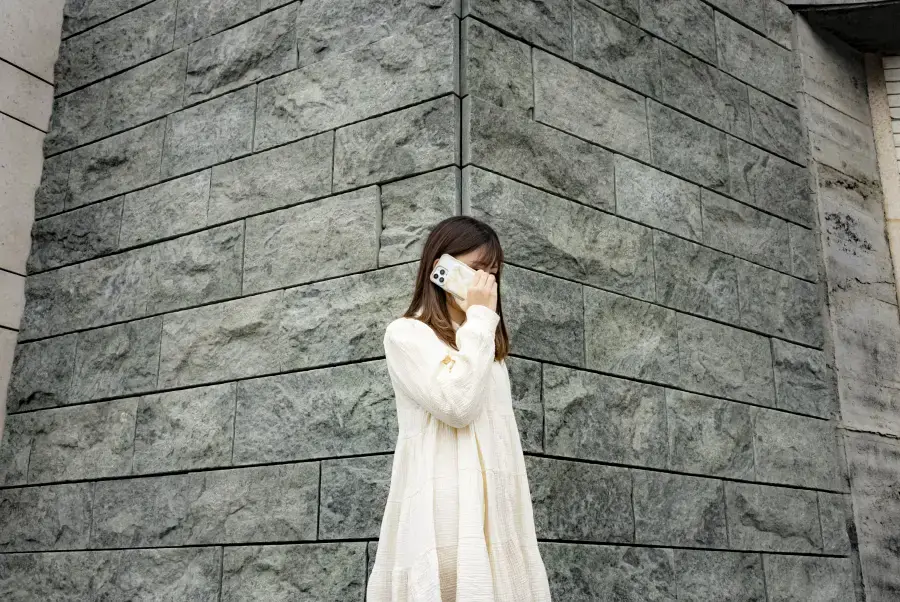 Портативний зарядний пристрій LAUT Power Charge Handy with MagSafe Power Bank 5000mAh - White (L_PCH_WM)