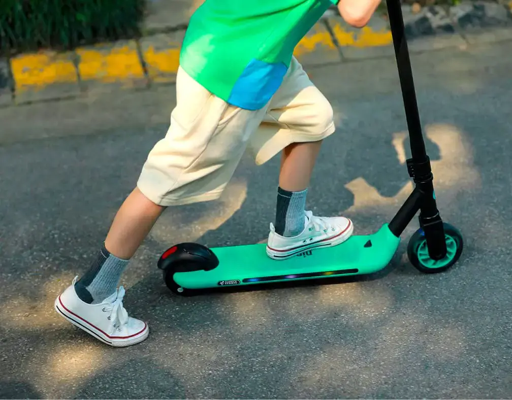 Электросамокат Ninebot by Segway eKickScooter ZING А6 - Turquoise (AA.00.0011.62)