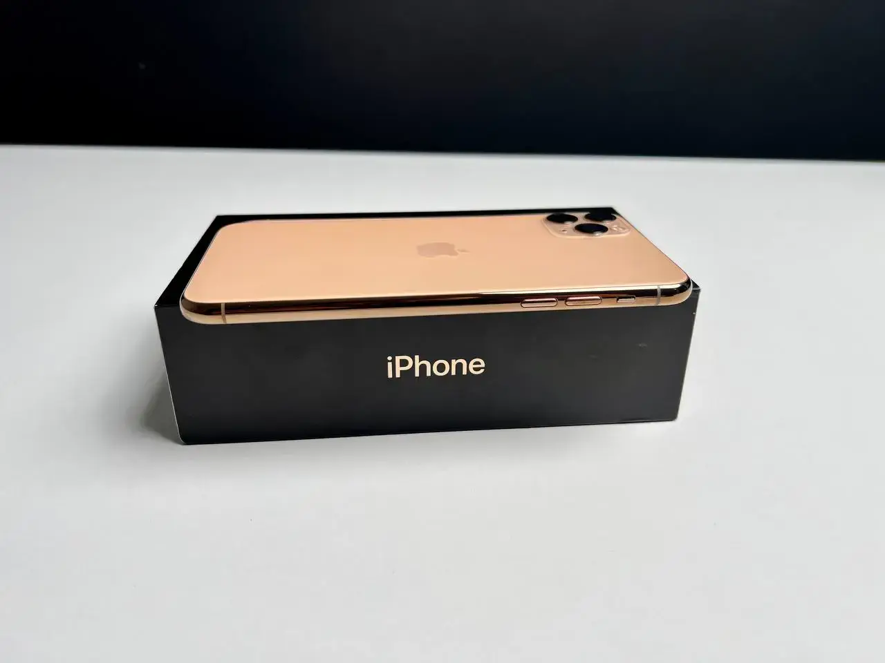 📲USED Apple iPhone 11 Pro Max 256GB Gold (MWH62)🔋100% (Стан - 9.5/10, Комплект - коробка, кабель та блок зарядки | гарантія - 1 міс.)