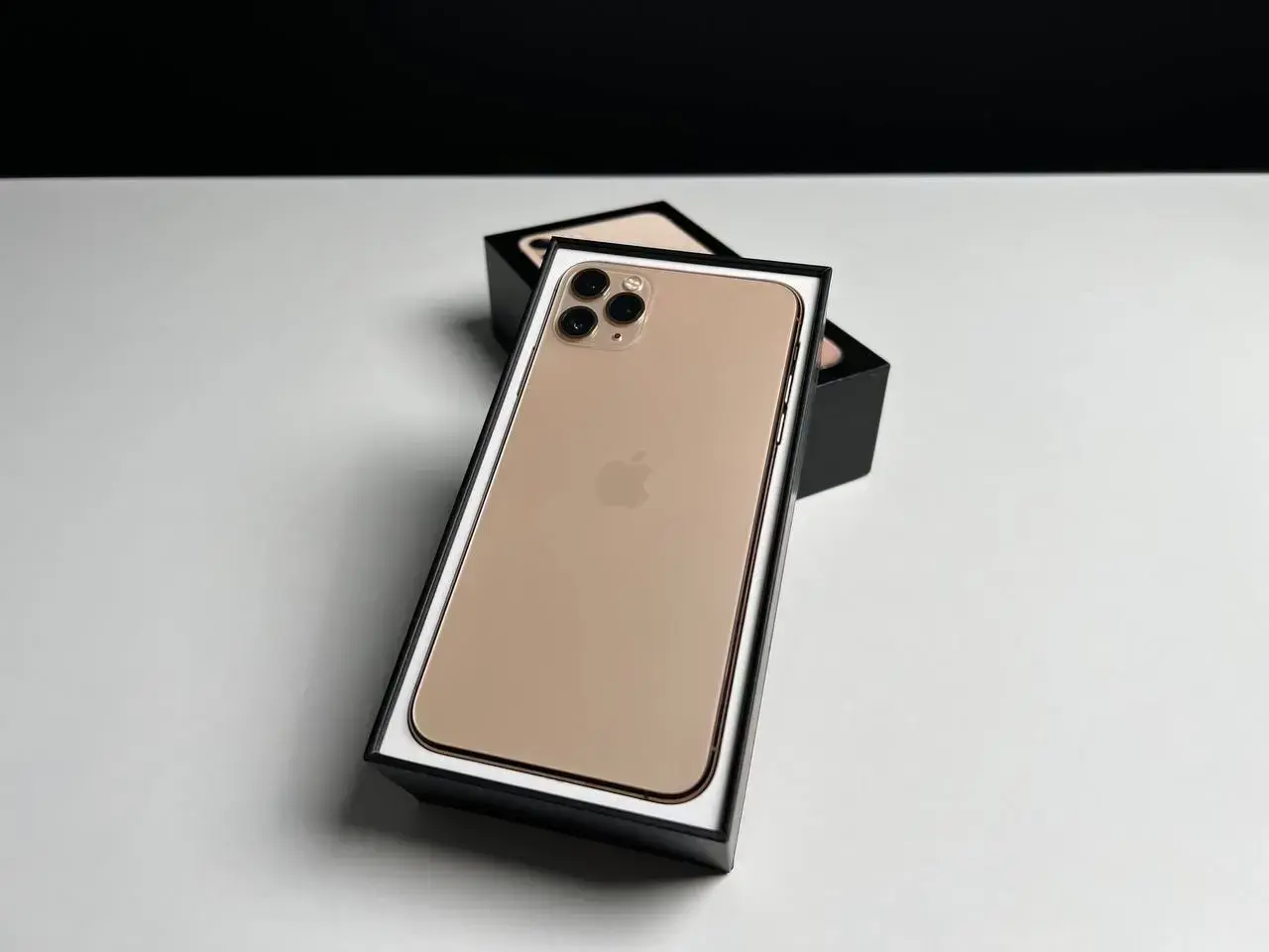 📲USED Apple iPhone 11 Pro Max 256GB Gold (MWH62)🔋100% (Стан - 9.5/10, Комплект - коробка, кабель та блок зарядки | гарантія - 1 міс.)