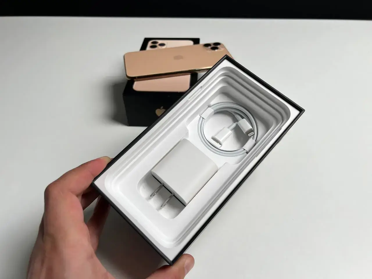 📲USED Apple iPhone 11 Pro Max 256GB Gold (MWH62)🔋100% (Стан - 9.5/10, Комплект - коробка, кабель та блок зарядки | гарантія - 1 міс.)