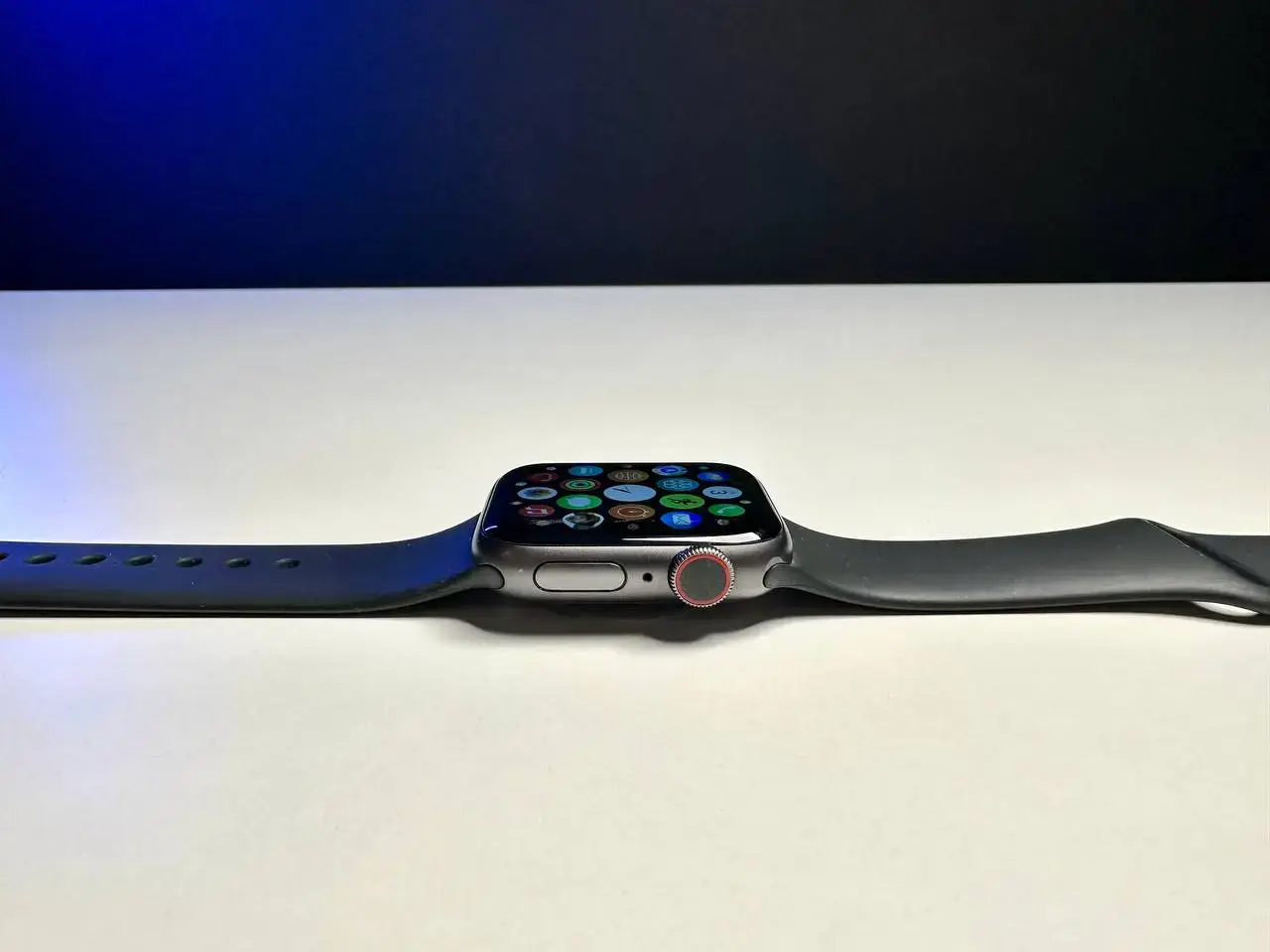 USED Apple Watch Series 4 (GPS + Cellular) 40mm Space Gray Aluminium Case with Black Sport Band (MTUG2, MTVD2)