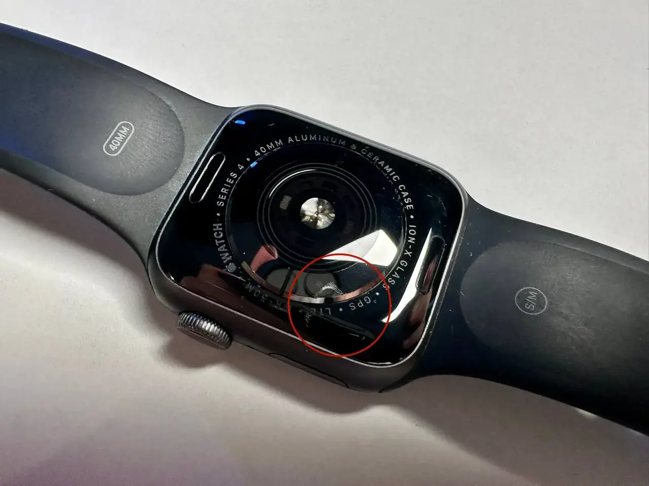 USED Apple Watch Series 4 (GPS + Cellular) 40mm Space Gray Aluminium Case with Black Sport Band (MTUG2, MTVD2)