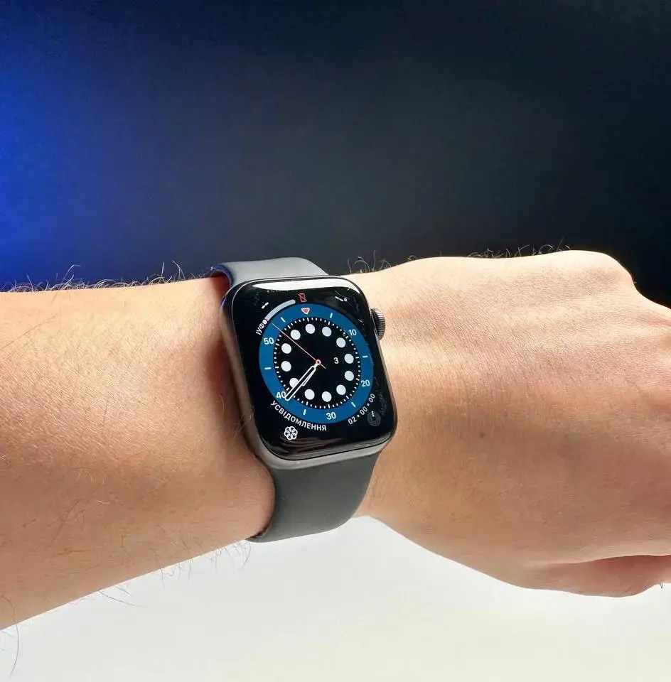 USED Apple Watch Series 4 (GPS + Cellular) 40mm Space Gray Aluminium Case with Black Sport Band (MTUG2, MTVD2)