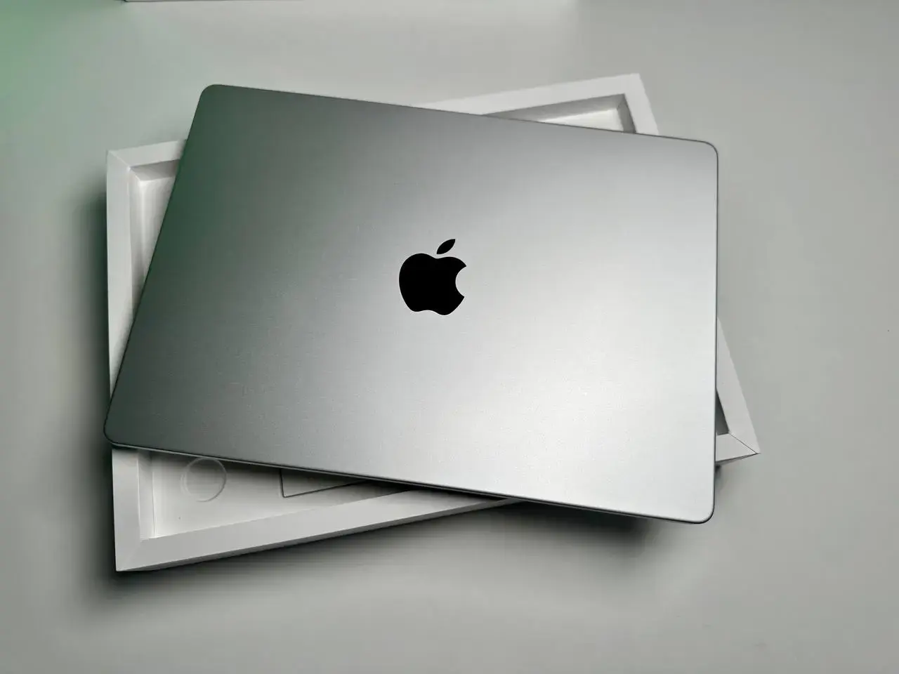 USED MacBook Pro 14" Silver (MKGR3) 2021 (Состояние - 9.5/10. Комплект - полный | гарантия - 1 мес.) - Cycle 82 циклы