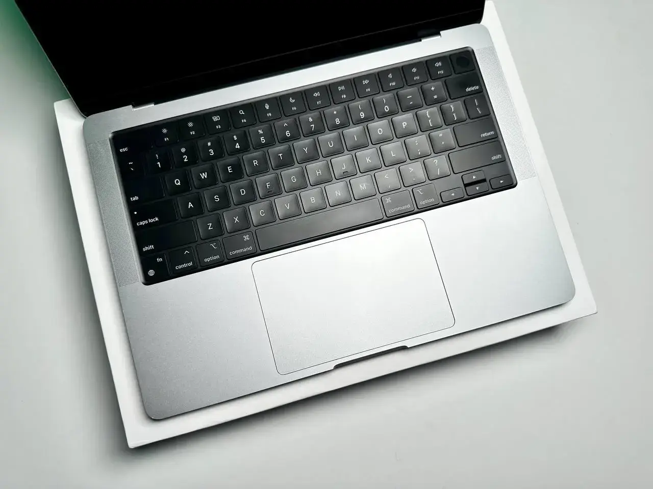 USED MacBook Pro 14" Silver (MKGR3) 2021 (Состояние - 9.5/10. Комплект - полный | гарантия - 1 мес.) - Cycle 82 циклы