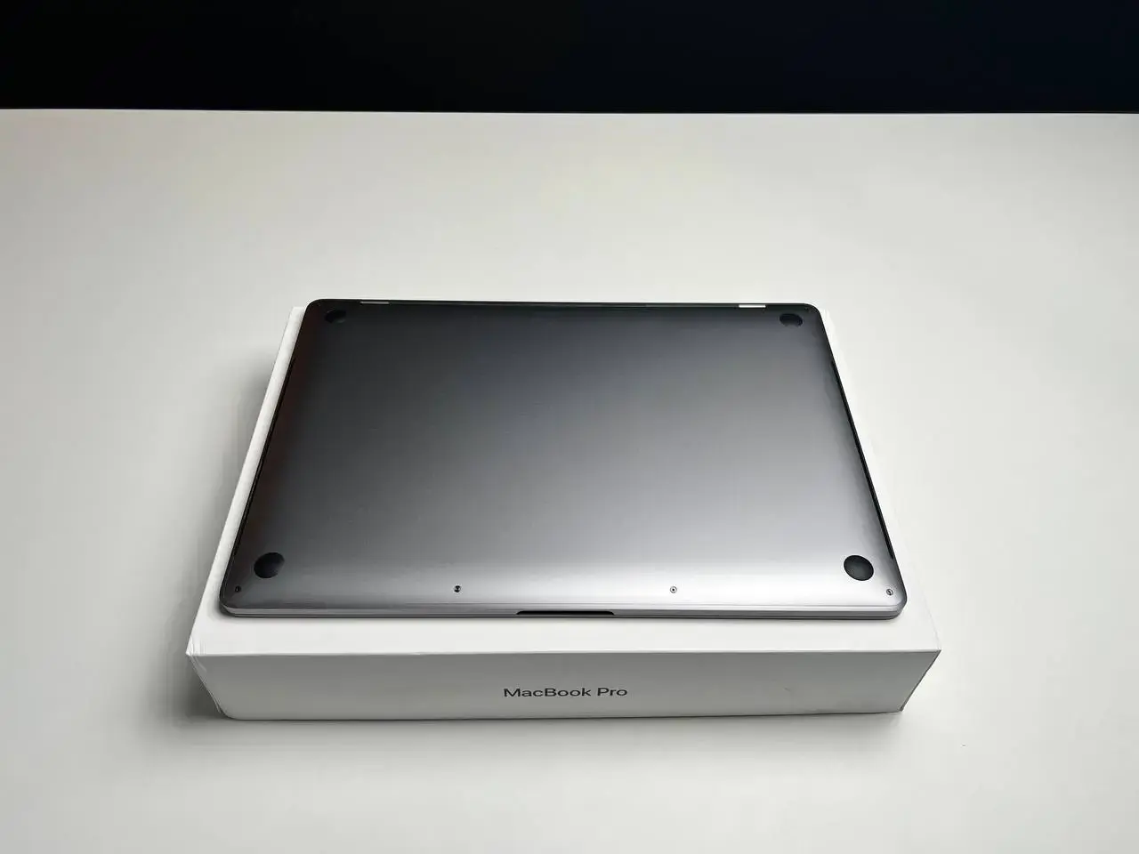 💻 USED MacBook Pro 15" Space Gray (MR932) 2018 (Стан - 9/10. Комплект - повний | гарантія - 1 міс.) - Cycle 272
