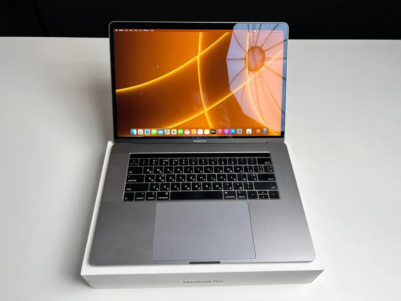 💻 USED MacBook Pro 15" Space Gray (MR932) 2018 (Стан - 9/10. Комплект - повний | гарантія - 1 міс.) - Cycle 272