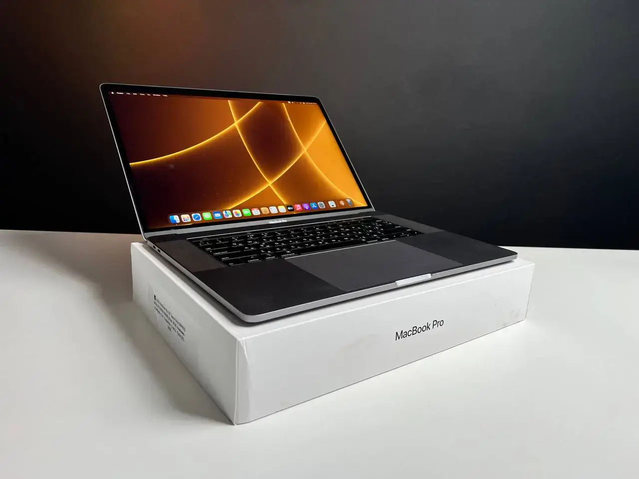 💻 USED MacBook Pro 15" Space Gray (MR932) 2018 (Стан - 9/10. Комплект - повний | гарантія - 1 міс.) - Cycle 272