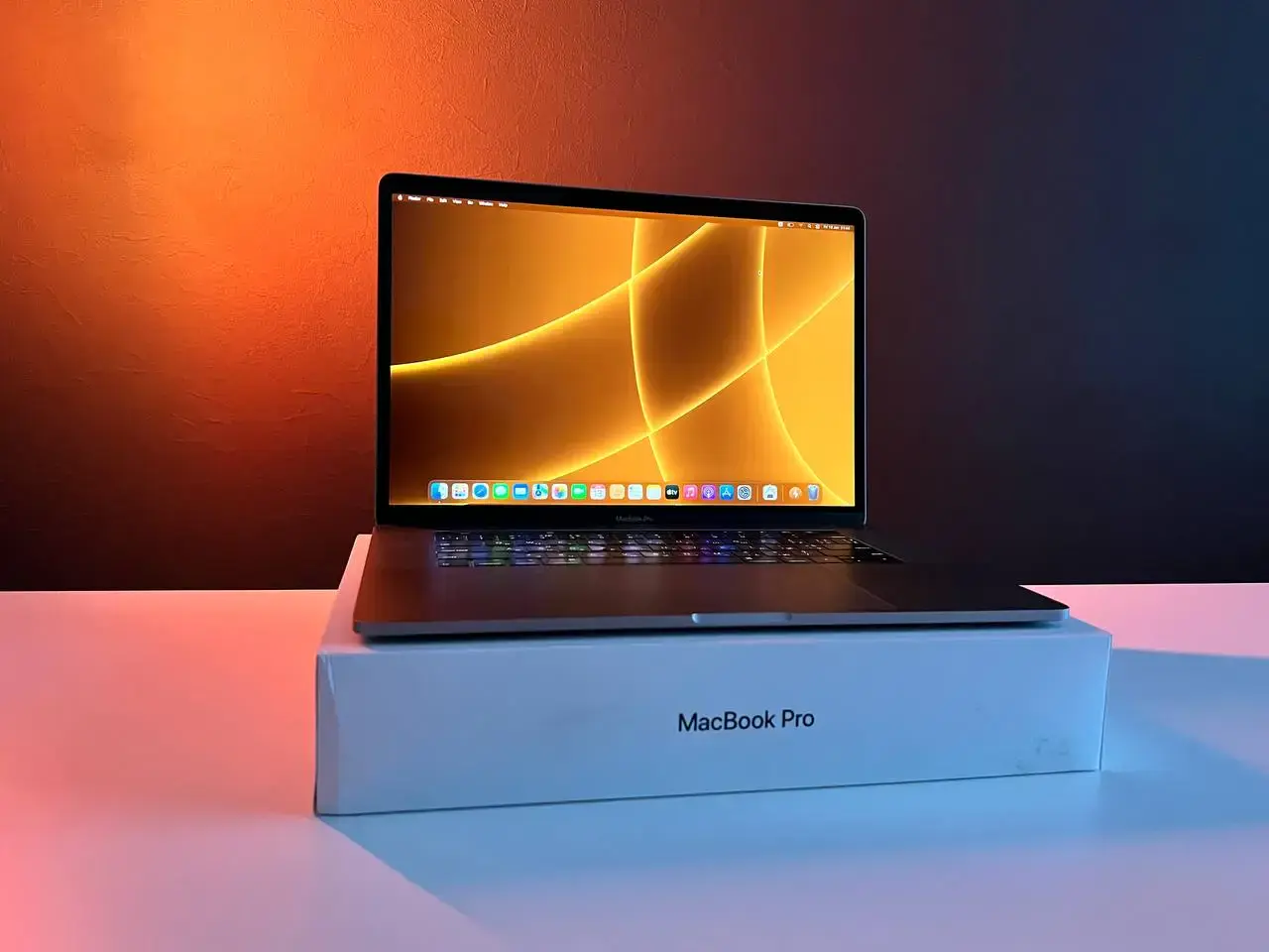 💻 USED MacBook Pro 15" Space Gray (MR932) 2018 (Стан - 9/10. Комплект - повний | гарантія - 1 міс.) - Cycle 272