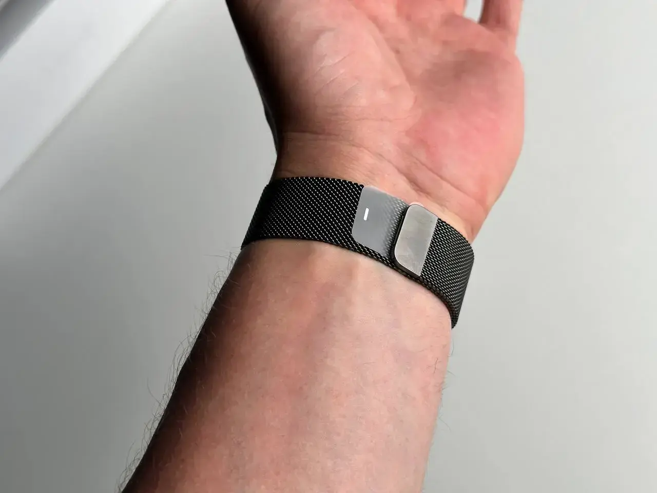 OPEN BOX Apple Watch Series 8 GPS + Cellular 41mm Graphite Stainless Steel Case with Milanese Loop Graphite (MNJL3, MNJM3)