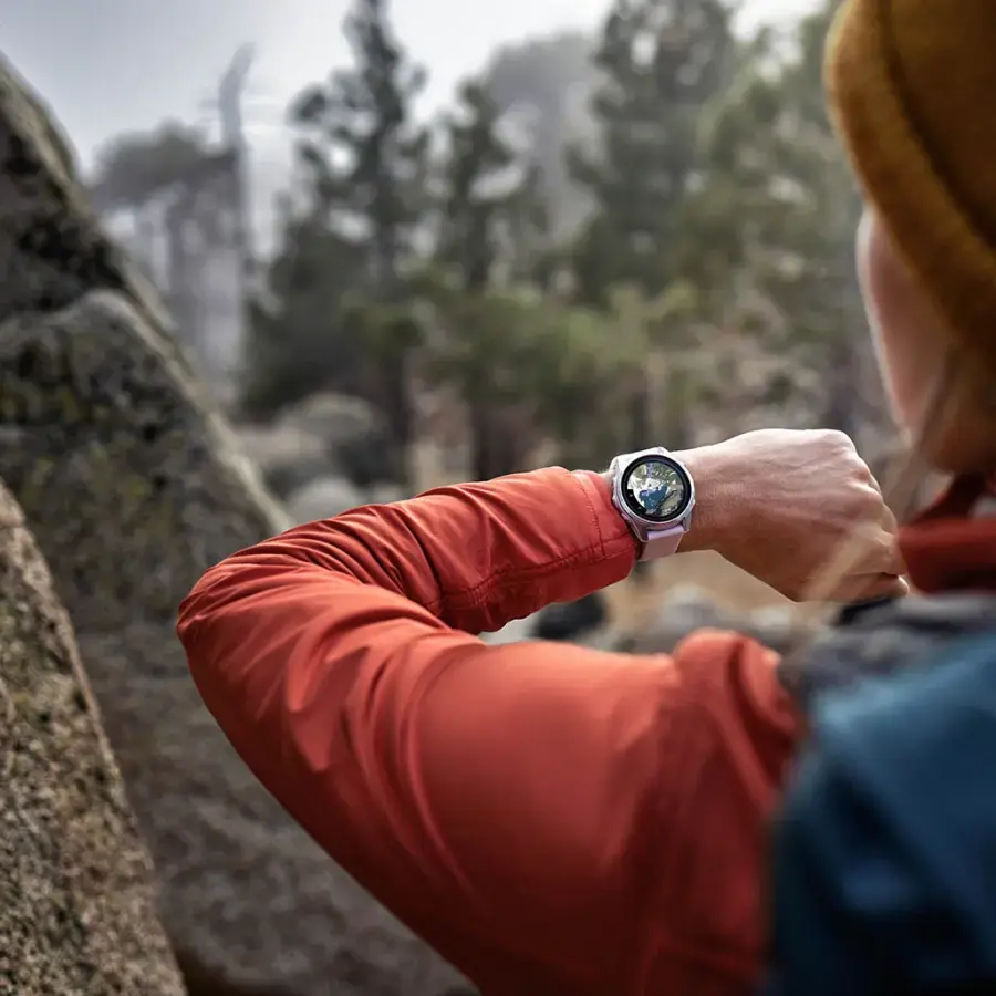 Смарт-годинник Garmin Epix Pro (Gen 2) Sapphire Edition | 42 mm Soft Gold with Light Sand Band (010-02802-11)