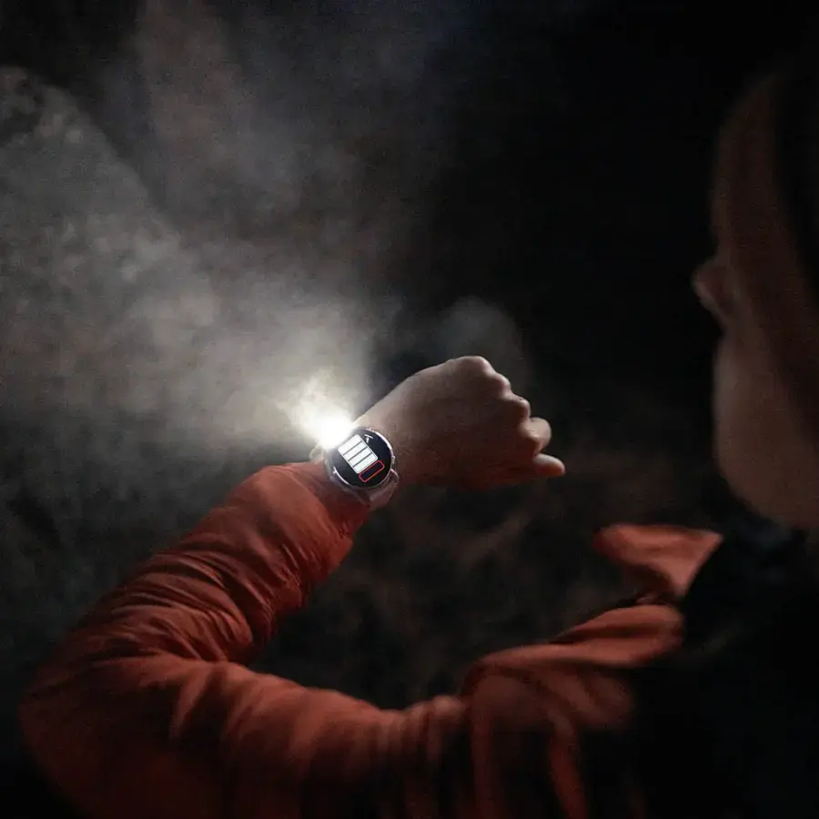 Смарт-годинник Garmin Epix Pro (Gen 2) Sapphire Edition | 42 mm Soft Gold with Light Sand Band (010-02802-11)