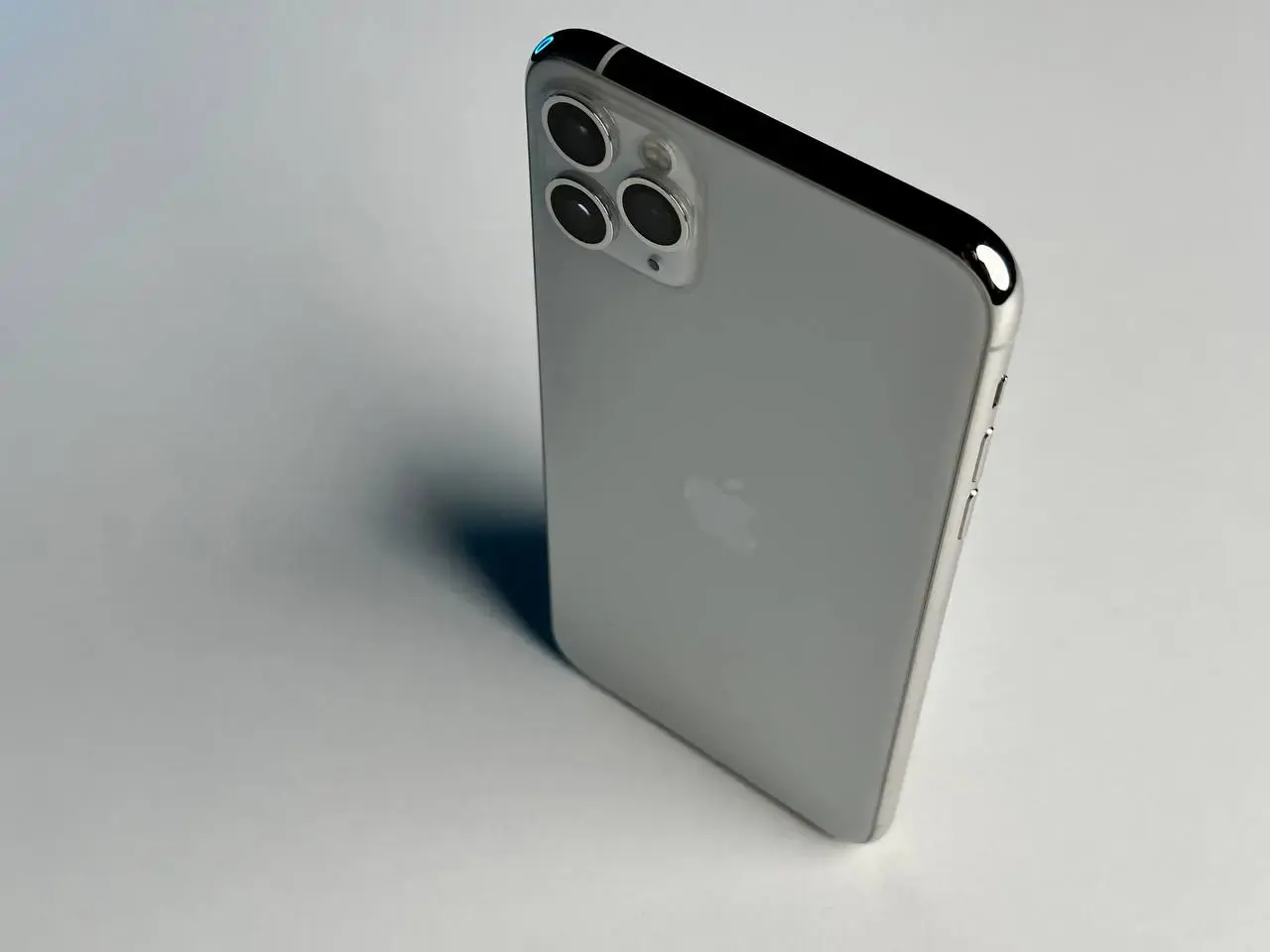 📲USED Apple iPhone 11 Pro Max 64GB Silver (MWH02),🔋100% (Состояние - 9/10, Комплект - iPhone, коробка | гарантия - 1 мес.)