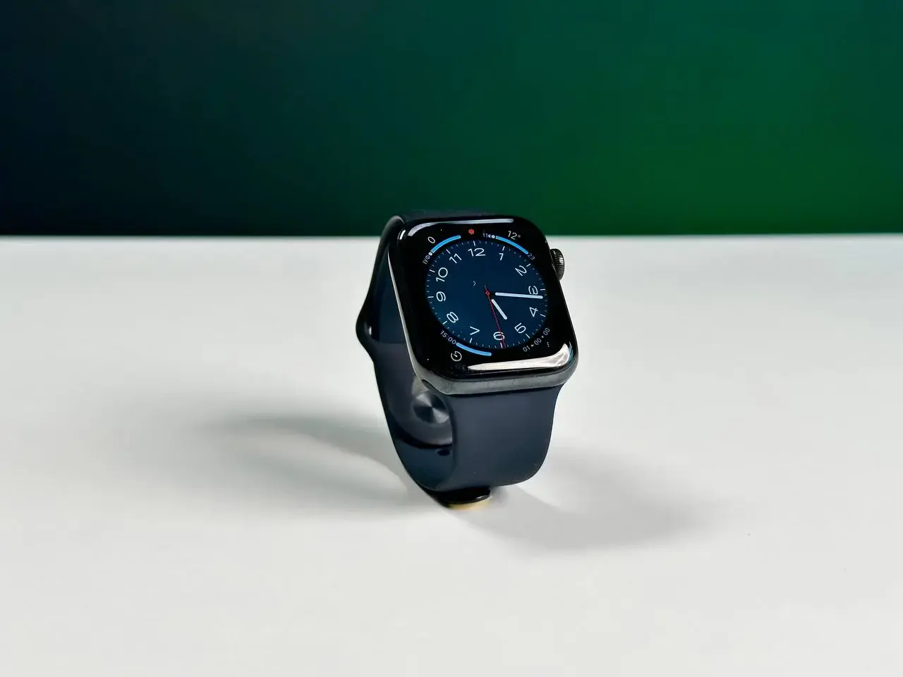 USED Apple Watch Series 4 (GPS + Cellular) 44mm Space Black Stainless Steel Case с Black Sport Band (MTV52, MTX22)