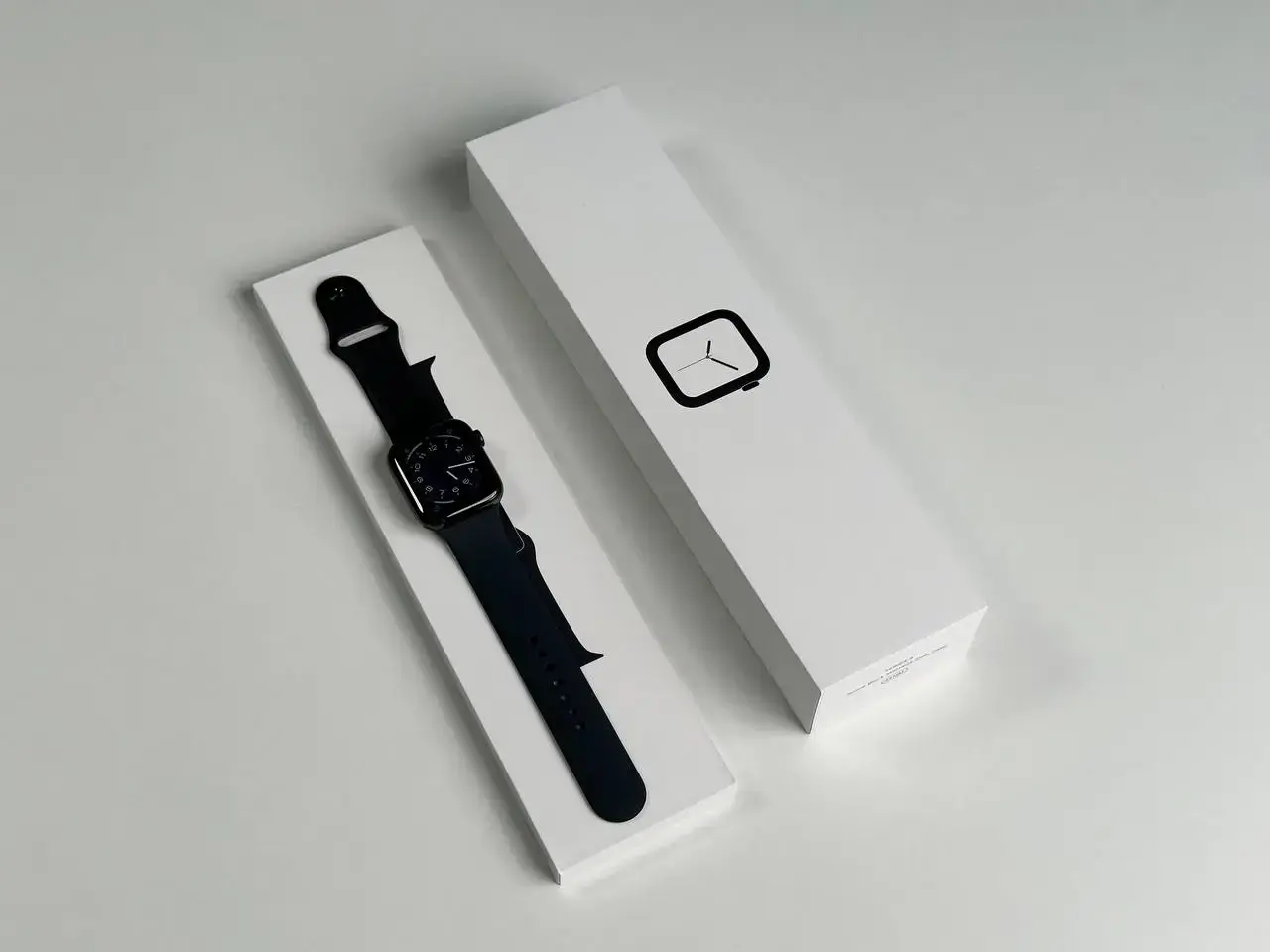 USED Apple Watch Series 4 (GPS + Cellular) 44mm Space Black Stainless Steel Case с Black Sport Band (MTV52, MTX22)