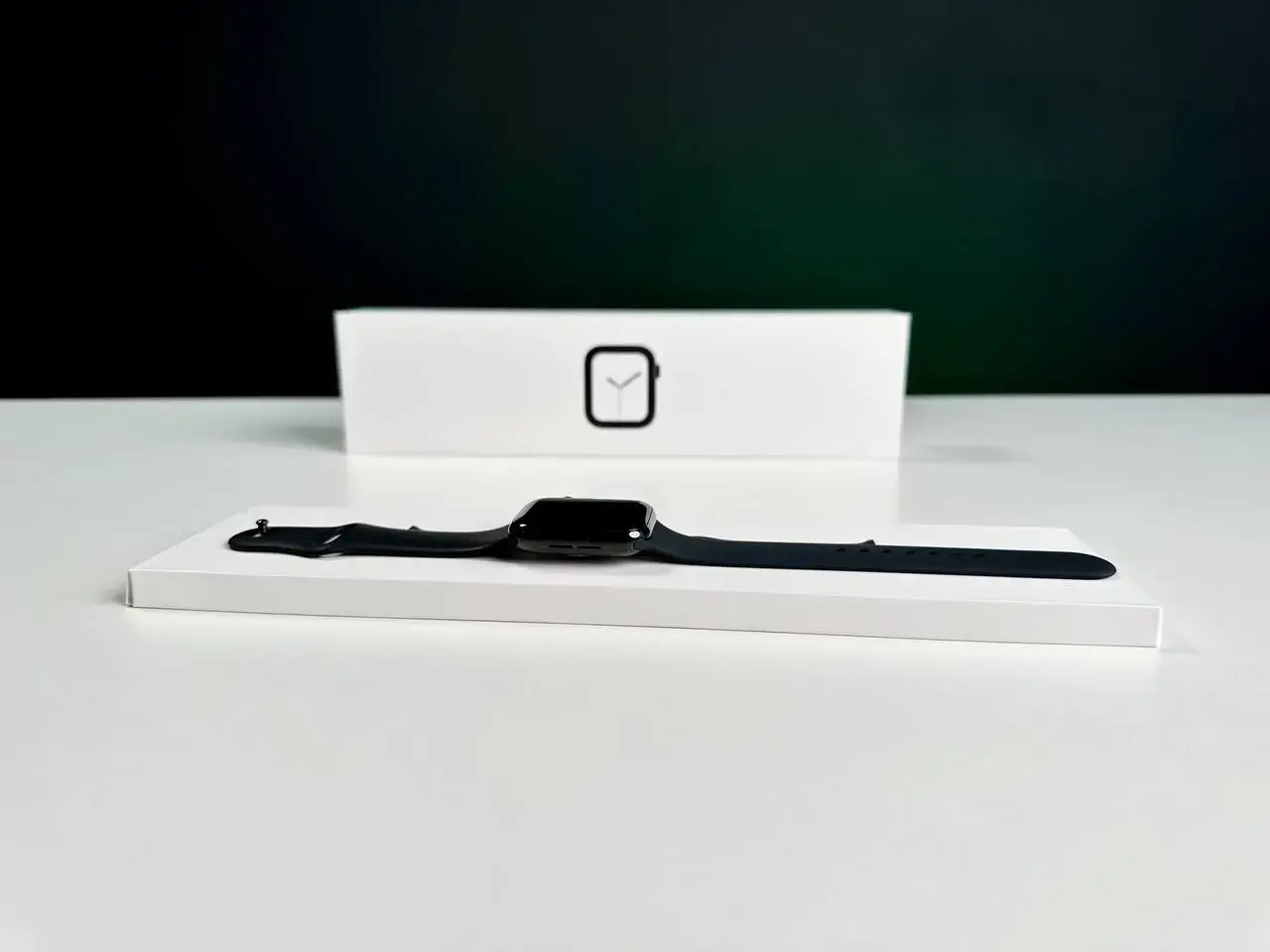 USED Apple Watch Series 4 (GPS + Cellular) 44mm Space Black Stainless Steel Case с Black Sport Band (MTV52, MTX22)
