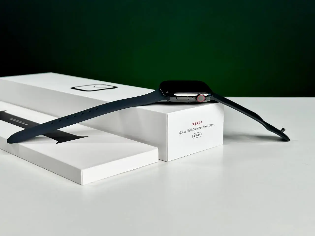 USED Apple Watch Series 4 (GPS + Cellular) 44mm Space Black Stainless Steel Case с Black Sport Band (MTV52, MTX22)