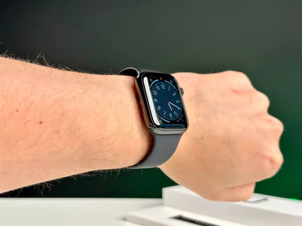 USED Apple Watch Series 4 (GPS + Cellular) 44mm Space Black Stainless Steel Case с Black Sport Band (MTV52, MTX22)