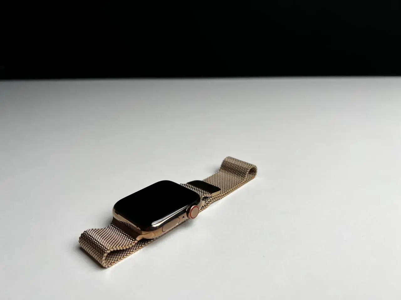 USED Apple Watch Series 5 GPS + Cellular 40mm Gold Stainless Steel Case with Stone Sport Band (MWWU2, MWX62)