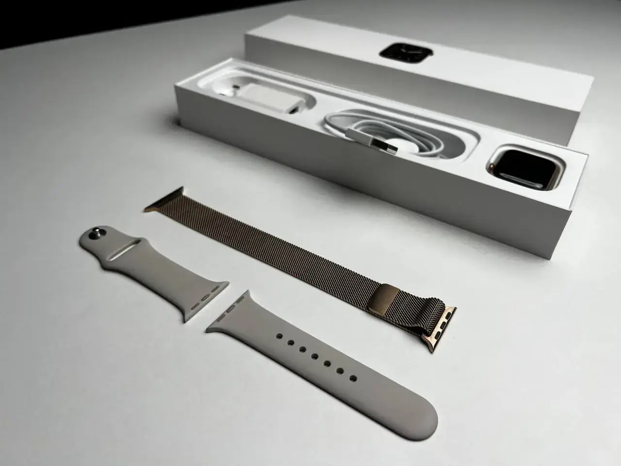 USED Apple Watch Series 5 GPS + Cellular 40mm Gold Stainless Steel Case with Stone Sport Band (MWWU2, MWX62)