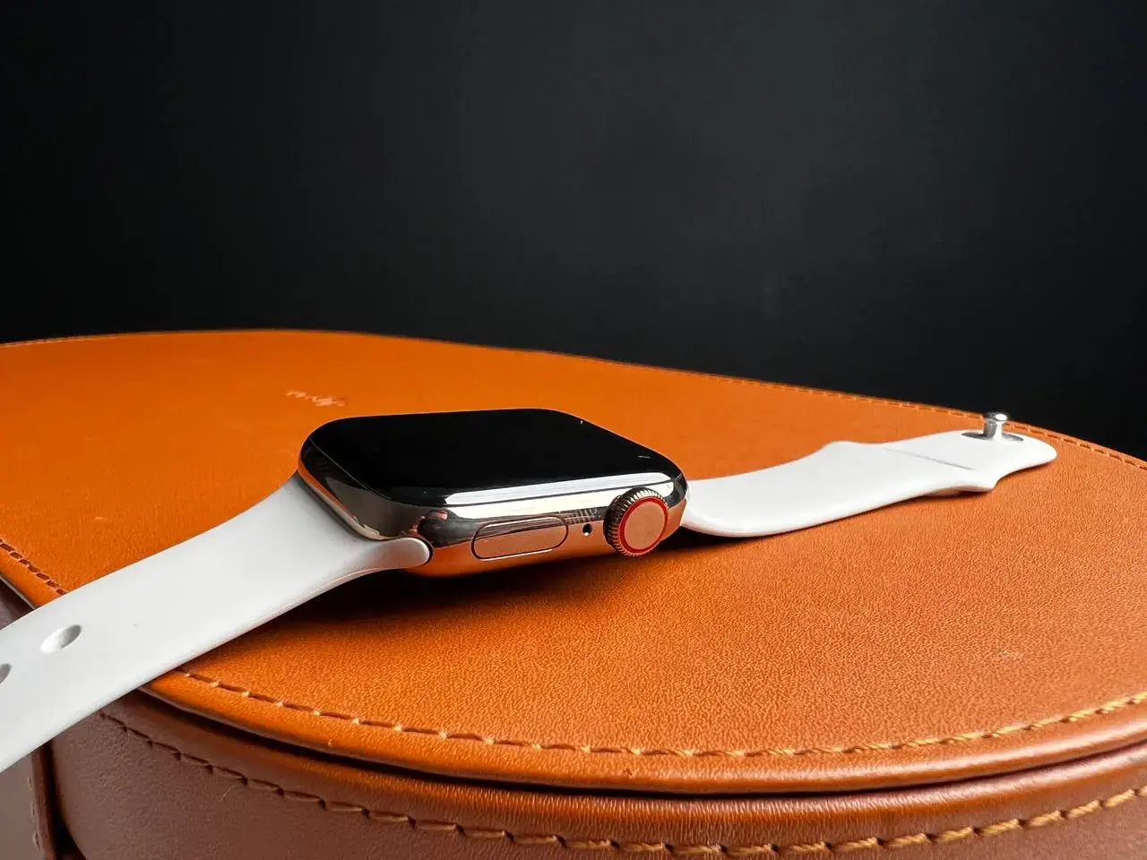 USED Apple Watch Series 5 GPS + Cellular 40mm Gold Stainless Steel Case with Stone Sport Band (MWWU2, MWX62)